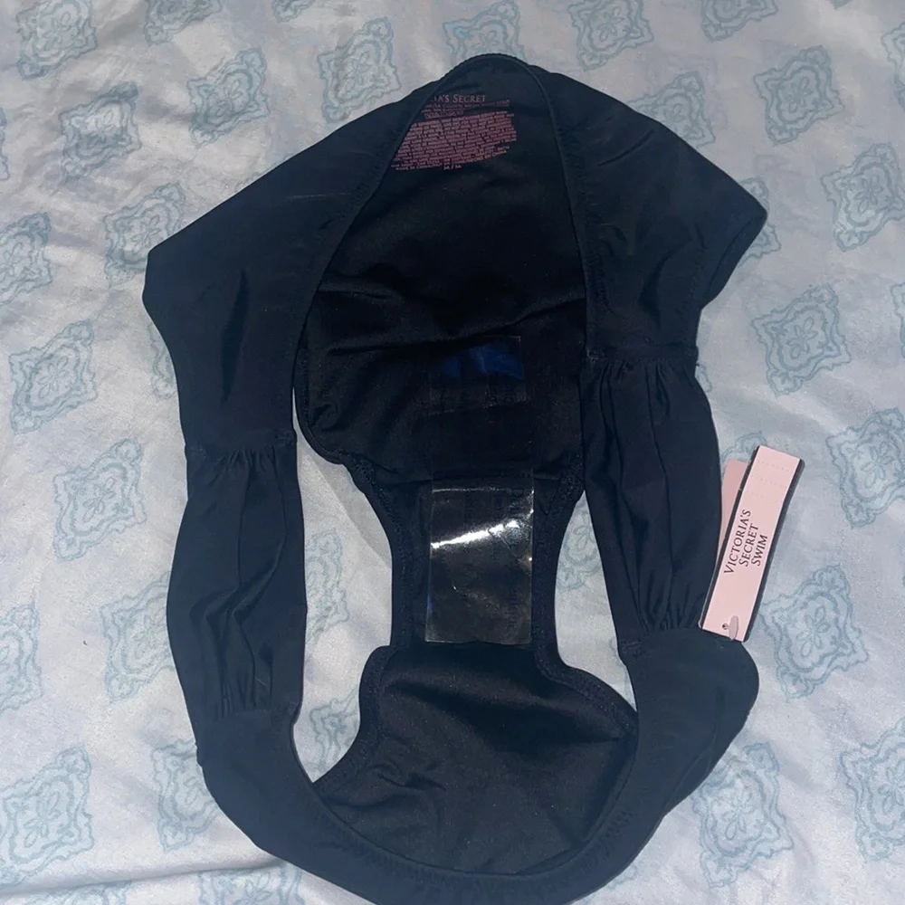 Victoria’s Secret - Picture 2 of 4